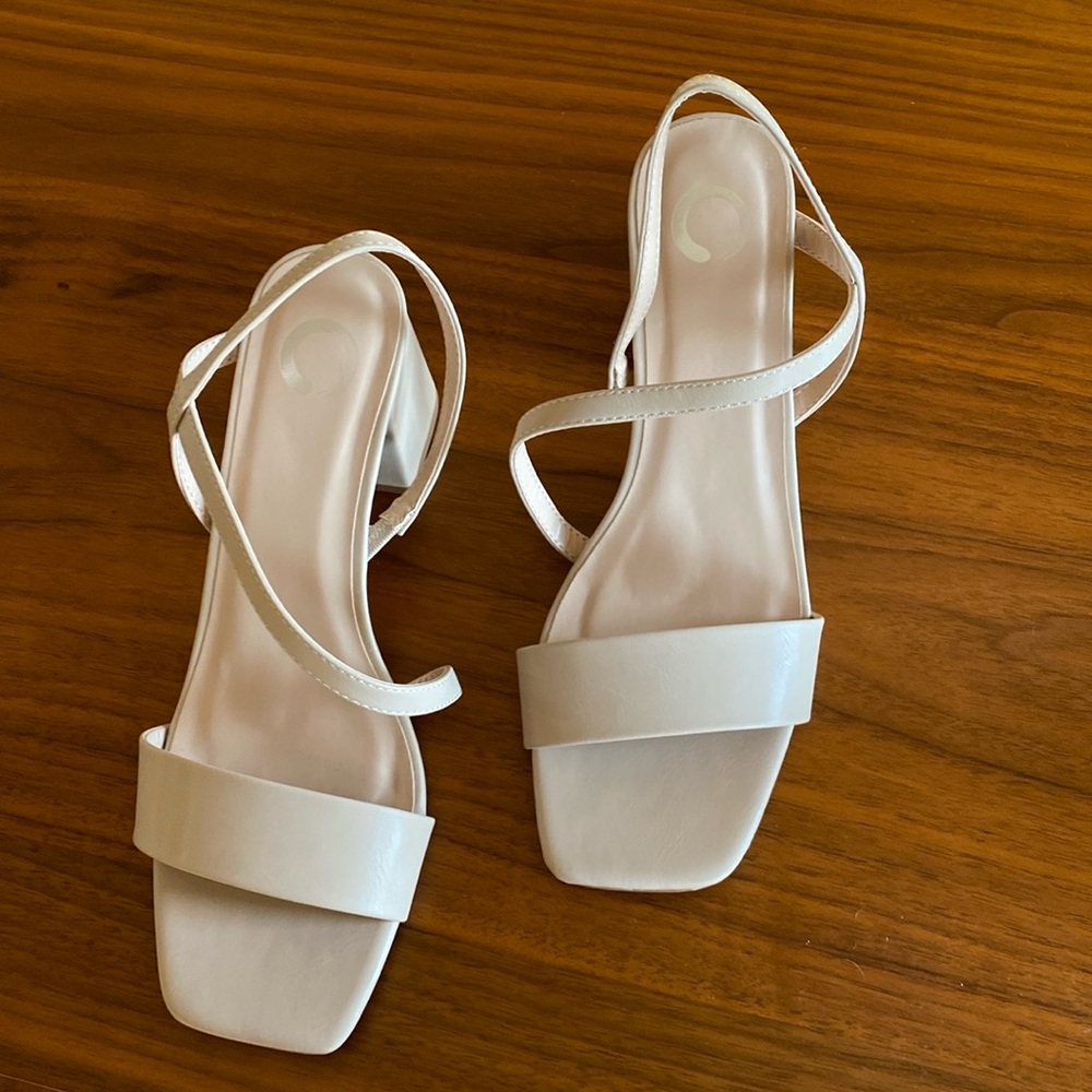 PRETTY WEDGED HEEL, BEIGE, SUMMER SANDALS. Perfect for a wedding/ formal…